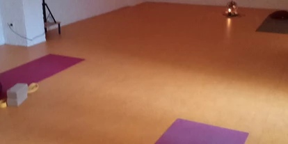 Yoga course - vorhandenes Yogazubehör: Stühle - Mainz-Kastel - Ursula Owens