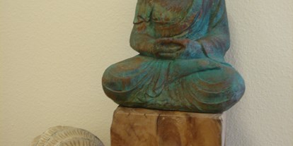 Yoga course - Yogastil: Meditation - Viersen - Liebevolle Details im Flur. - GANDIVA YOGA