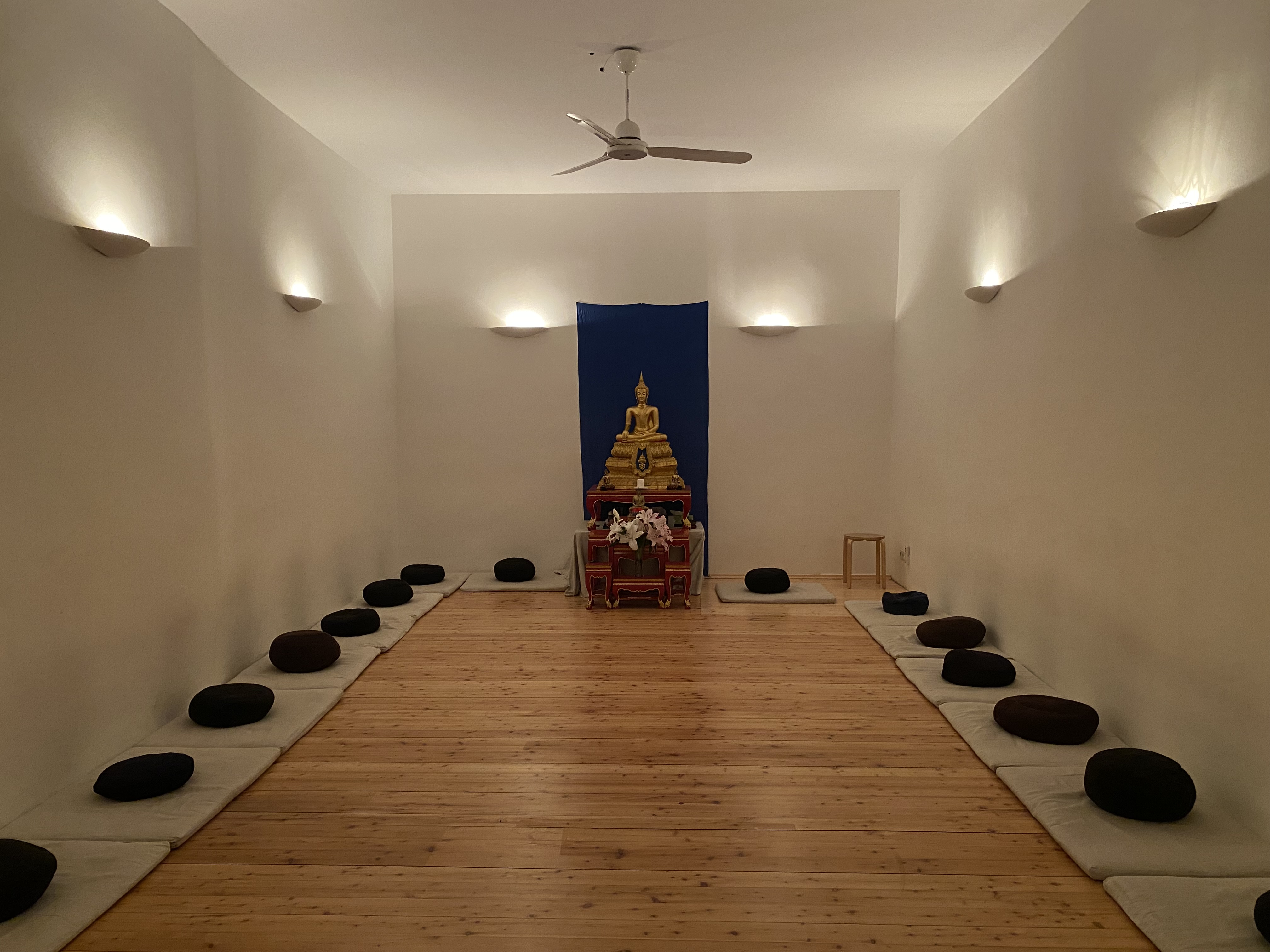 Yoga - Theravada Schule Wien - Zentrum für buddhistische Meditation in der Theravada Tradition. - Michaela Berger