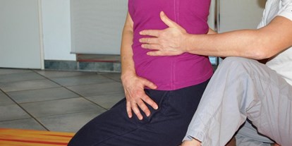 Yogakurs - geeignet für: Ältere Menschen - Korschenbroich - Während des Unterrichtes - Haus für Yoga und Gesundheit