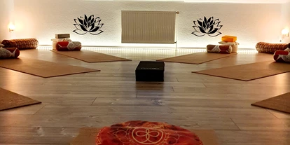Yoga course - vorhandenes Yogazubehör: Sitz- / Meditationskissen - Bremen-Stadt Blumenthal - Yogaraum  - YiYaYoga by Dana