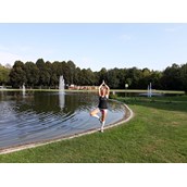 Yoga - Am Liebsten mache ich Yoga im Park in einer Kombi mit einem Lauftraining. Hier Bad Füssing. - Dr. Sylvia Hanusch