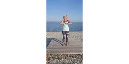 Yoga course - vorhandenes Yogazubehör: Decken - Oberlausitz - Yoga am See. Hier in Podersdorf. - Dr. Sylvia Hanusch