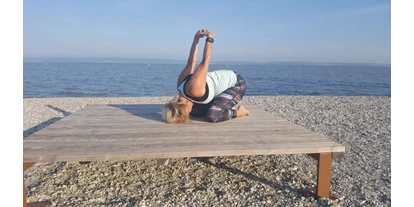 Yoga course - vorhandenes Yogazubehör: Decken - Oberlausitz - Die einfachsten Übungen sind oft die effektivsten. - Dr. Sylvia Hanusch