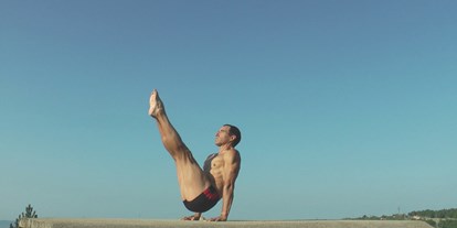 Yogakurs - Art der Yogakurse: Geschlossene Kurse (kein späterer Einstieg möglich) - Berlin-Stadt Moabit - Sevdalin Trayanov