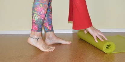 Yogakurs - vorhandenes Yogazubehör: Yogablöcke - Mistorf - Britta Fuchs