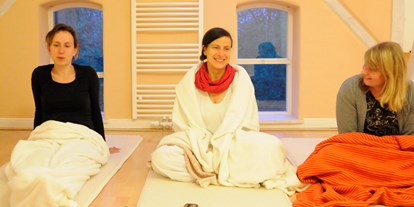 Yogakurs - Kurssprache: Deutsch - Ostsee - Claudia Siems