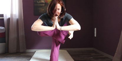 Yogakurs - vorhandenes Yogazubehör: Stühle - Neu-Eichenberg - Andrea Müller