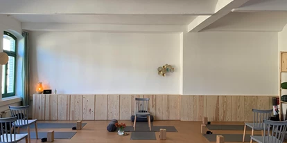 Yoga course - geeignet für: Fortgeschrittene - Sachsen-Anhalt Süd - Kursraum Stuhlyoga - individuelles Yoga für jede Altersgruppe - Yoga Atelier Halle