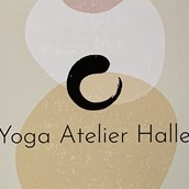 Yoga - Logo - Eingang grüne Tür - Yoga Atelier Halle