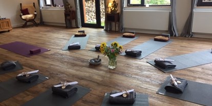 Yogakurs - Art der Yogakurse: Offene Kurse (Einstieg jederzeit möglich) - Schwarzwald - Tanja Haas BREATH & SPIRIT Yoga im Schwarzwald