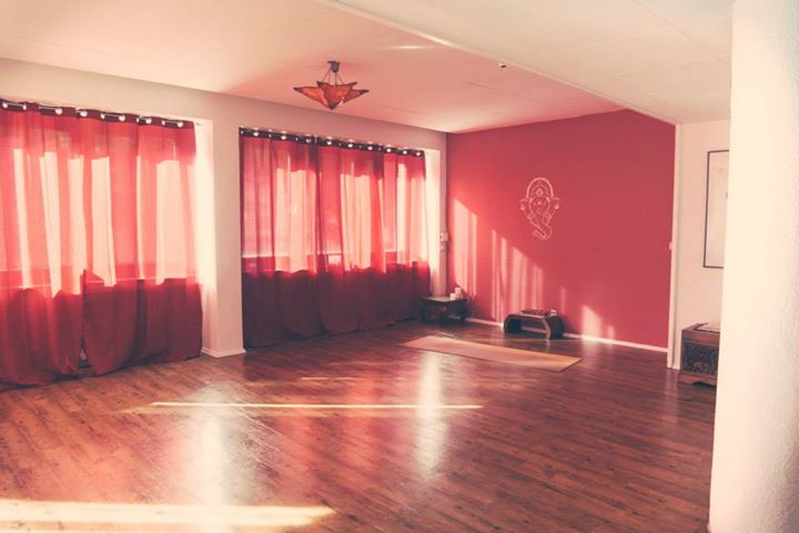 Yoga - https://scontent.xx.fbcdn.net/hphotos-xaf1/v/t1.0-0/p480x480/11898930_863698090388282_6417904637240316057_n.jpg?oh=6ebe3b4f6e9f143d440327e387b33c17&oe=574E2D9A - Patrik Yoga Essen