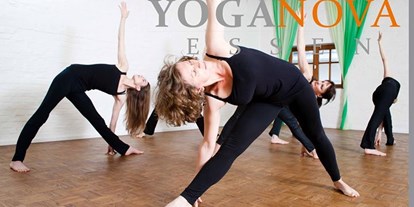 Yoga course - geeignet für: Anfänger - Essen - https://scontent.xx.fbcdn.net/hphotos-xpa1/t31.0-8/s720x720/11141354_1135050486522333_6119918692344076213_o.jpg - YOGANOVA