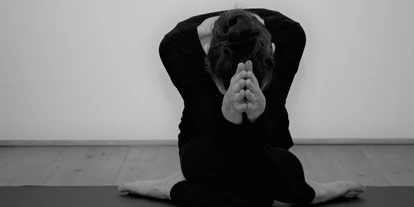Yogakurs - spezielle Yogaangebote: Yogatherapie - Steinhagen (Gütersloh) - Yin Yoga, Bielefeld, und online, - Der  Schnürsenkel - Yoga Nidra