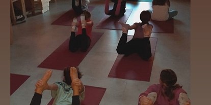 Yogakurs - Kurse für bestimmte Zielgruppen: Yoga für Rollstuhlfahrer (mobilitätseingeschränkte Menschen) - Oberbayern - Ferien Frei Zeit - Yogagarten / Yogaschule Penzberg Bernhard und Christine Götzl