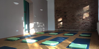 Yoga course - Kurse für bestimmte Zielgruppen: Kurse für Unternehmen - Berlin-Stadt Bezirk Friedrichshain-Kreuzberg - Studio 108 Judith Mateffy