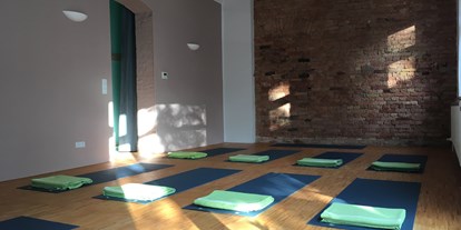 Yoga course - vorhandenes Yogazubehör: Decken - Berlin-Stadt Berlin - Studio 108 Judith Mateffy