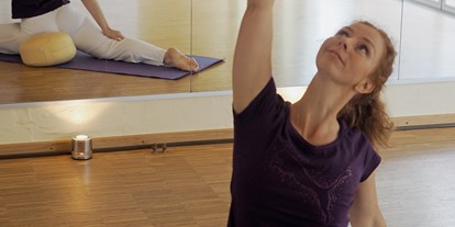Yoga course - vorhandenes Yogazubehör: Decken - Bad Oeynhausen - Tanzschule Miriam Finze