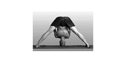 Yogakurs - Kurse für bestimmte Zielgruppen: Momentan keine speziellen Angebote - Hessen - ASHTANGA YOGA RAUM FRANKFURT - CHRIS - PRASARITA - ASHTANGA YOGA RAUM FRANKFURT