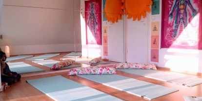 Yogakurs - Vermittelte Yogawege: Hatha Yoga (Yoga des Körpers) - Yogalehrer/innen-Ausbildung im Mosaiksystem Marion Grimm-Rautenberg (c) - MediYogaSchule (c)