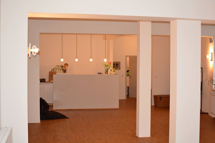 Yoga - https://scontent.xx.fbcdn.net/hphotos-xtp1/t31.0-8/s720x720/10536817_794344970617188_1706300768851330916_o.jpg - Yoga in der alten Stanze