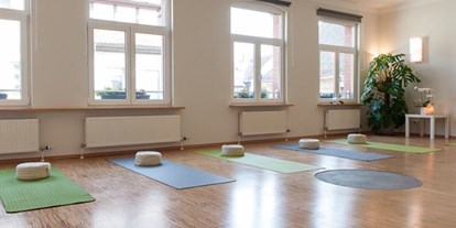 Yoga course - Nürnberg - https://scontent.xx.fbcdn.net/hphotos-xfa1/v/t1.0-9/s720x720/10153679_779241408760496_1531215150205070981_n.jpg?oh=ee5058bf395aef1e9697ad6d00b7d9f0&oe=57978B4C - Yoga im Herzen von Fürth