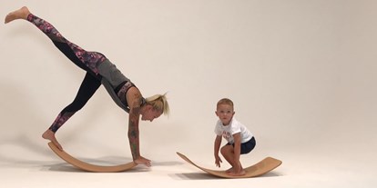 Yoga course - vorhandenes Yogazubehör: Yogablöcke - Saxony - das.Brett Yoga
 - Entwicklungsschritt Nicole Stammnitz