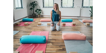 Yoga course - vorhandenes Yogazubehör: Yogablöcke - YogaFantasy Martina Schenkl Yoga