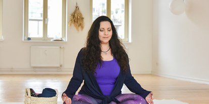 Yoga course - Art der Yogakurse: Geschlossene Kurse (kein späterer Einstieg möglich) - Hamburg-Stadt Eimsbüttel - Alina Zach Yogalina yoga medtation - Yogalina