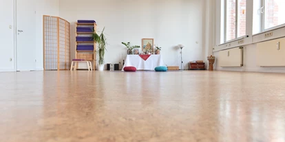 Yoga course - Kurse mit Förderung durch Krankenkassen - Hamburg-Stadt Farmsen - Lakshmi Raum - Yoga Vidya Hamburg e.V.