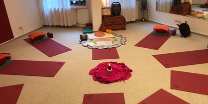 Yogakurs - vorhandenes Yogazubehör: Sitz- / Meditationskissen - Bad Rothenfelde - Yogaraum  - YOKAM Anne Liedtke