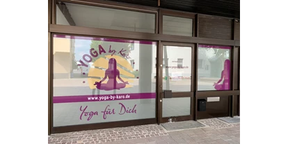 Yoga course - vorhandenes Yogazubehör: Decken - Paderborn Schloß Neuhaus - Yoga By Karo in Bad Lippspringe  - Yoga By Karo - Karoline Borth