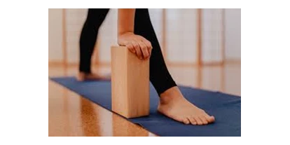 Yogakurs - vorhandenes Yogazubehör: Yogablöcke - Ulf Garritzmann