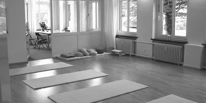 Yogakurs - Mitglied im Yoga-Verband: BDYoga (Berufsverband der Yogalehrenden in Deutschland e.V.) - Düsseldorf Stadtbezirk 1 - weltenRaum Seminarraum - weltenRaum