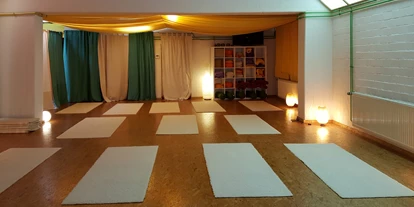 Yogakurs - vorhandenes Yogazubehör: Decken - Köln Lindenthal - Der Yogaraum.  - Om my Yoga