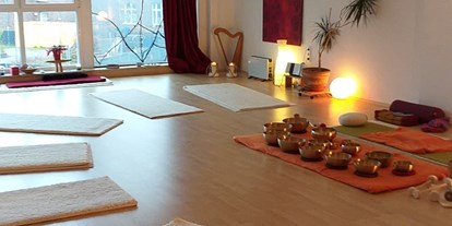 Yoga course - Yoga-Videos - Ruhrgebiet - herzliche Atmosphäre: wohlfühlen, abschalten und erholen. Yoga und Pilates in Grevenbroich biyogafit - Iris Bendick biyogafit