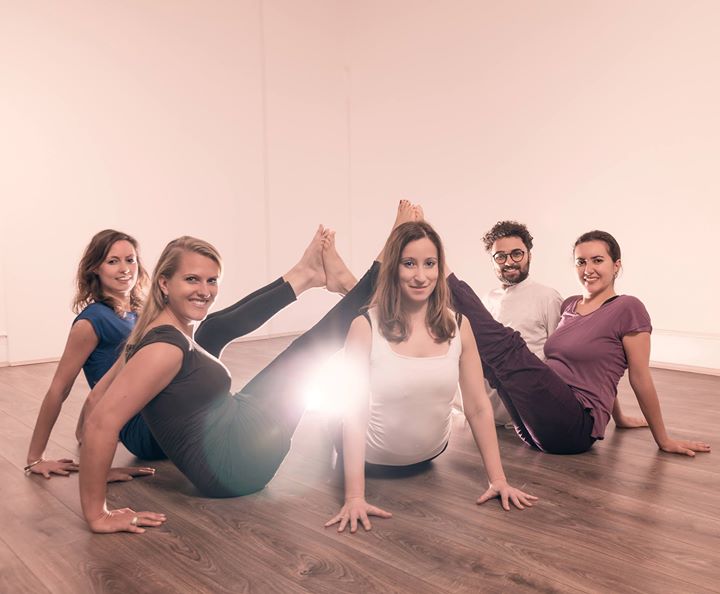 yoga - https://scontent.xx.fbcdn.net/hphotos-prn2/t31.0-8/s720x720/10842290_774582542578411_3002494161400577900_o.jpg - Ganesha Yoga Lounge Heidelberg