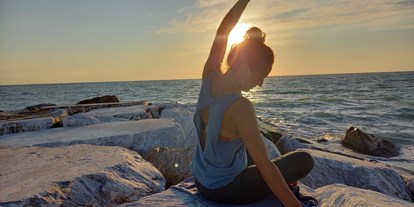 Yoga course - vorhandenes Yogazubehör: Decken - Austria - Katalin Franz - yinsight yoga