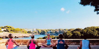 Yoga course - vorhandenes Yogazubehör: Meditationshocker - Bavaria - Yoga Workshop Mallorca August 2019 - LebensManufaktur & YogaRaum