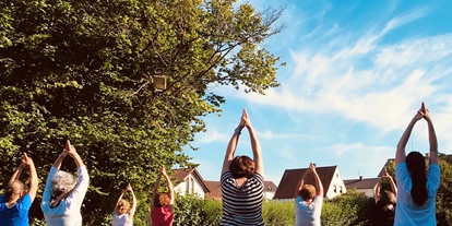 Yoga course - Art der Yogakurse: Geschlossene Kurse (kein späterer Einstieg möglich) - Pettendorf (Landkreis Regensburg) - Yoga im Freien - Geiselhöring 2019 - LebensManufaktur & YogaRaum