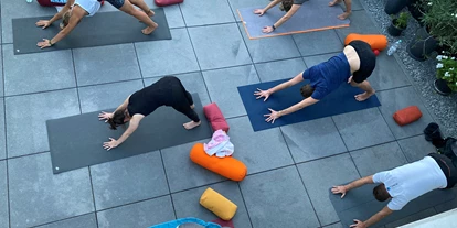 Yoga course - Art der Yogakurse: Offene Kurse (Einstieg jederzeit möglich) - Leverkusen Opladen - Sommer-Yoga im Freien - dvividhaYoga