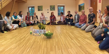 Yoga course - vorhandenes Yogazubehör: Sitz- / Meditationskissen - be better YOGA Lehrerausbildung, Modul A/20
