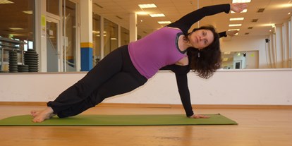 Yogakurs - Yogastil: Vinyasa Flow - Nicole Quast-Prell
Coach für Körper, Geist und Seele

Kurse, Workshops, Ausbildungen - und Life Coaching/Lebensberatung

http://aerial-yoga-kiel.de/  
www.nicolequast.de  - Aerial Yoga Ausbildung mit Nicole Quast-Prell