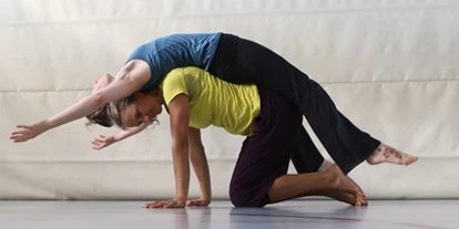 Yogakurs - Art der Yogakurse: Geschlossene Kurse (kein späterer Einstieg möglich) - Wien-Stadt Kagran - Contact Imrovisation & Feldenkrais - Ooom Yogastudio
