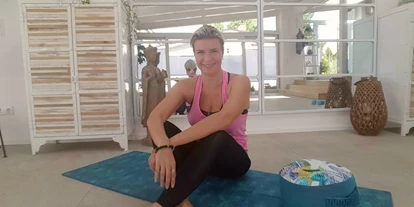 Yogakurs - Ambiente: Gemütlich - Neuburg an der Donau - Kurz zu mir: 
Ich bin leidenschaftliche Lehrerin für Ashtanga Yoga, Flow, Areal Yoga sowie Geburts- & Rückbildungsyoga - Yoga Parinama - Online-Yoga-Kurse & Vor Ort Kurse