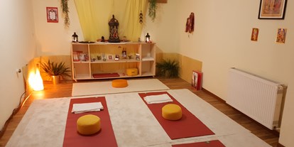 Yogakurs - Bad Zwesten - Gemütlich in kleine Gruppen. - Maheshwari Lilli.  Hatha Yoga im Ayurveda beauty Tempel Dhanvantari