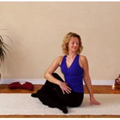 Yoga - Der Drehsitz - Ardha Matsyendrasana
Kräftigt die Rückenmuskulatur, hält die Wirbelsäule flexibel, wirkt beruhigend.
 - Anja Bornholdt - Yoga in Germersheim