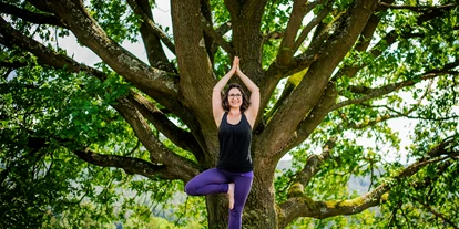 Yogakurs - geeignet für: Schwangere - Deutschland - Yoga im Burgwald - Caroline Jahnke