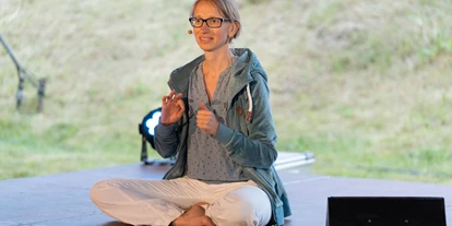 Yoga course - geeignet für: Blinde- und Sehbehinderte - Germany - Arielle Kohlschmidt