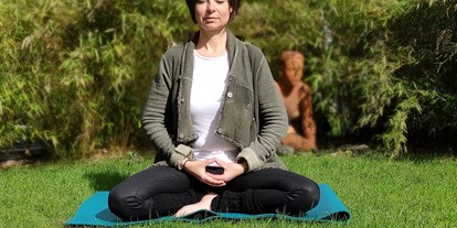 Yogakurs - geeignet für: Anfänger - Herford - Hi. Ich heiße Sonja, bin Ergotherapeutin, Yogalehrerin Advanced, Meditationstrainerin und Kursleiterin für Entspannungstechniken.  - Sonja Löbel/ SeiDu-Yoga